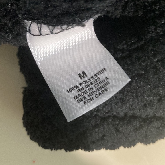 Woman’s Magellan Outdoors Black Pull Over - Picture 7 of 8